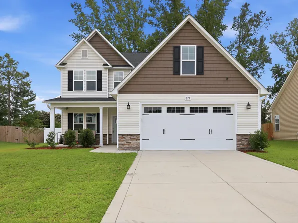 675 Amusement Dr, Hope Mills, NC 28348