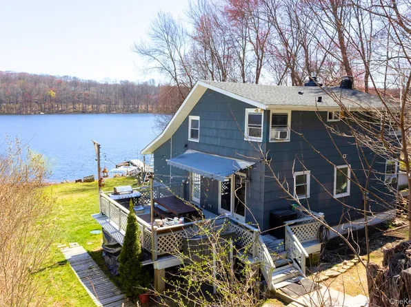 451 E Main St, Jefferson Valley, NY 10535