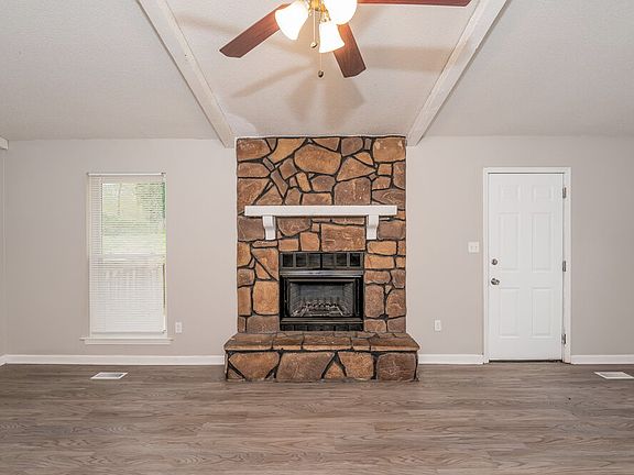 3rd image of 1407 Creekwood Cir