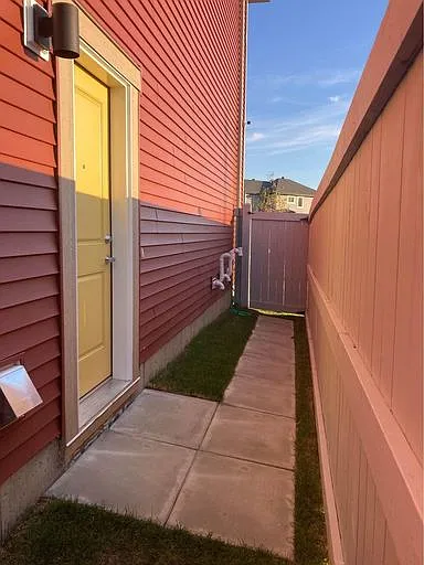 1 bed, 1.0 bath, $1,300 — Photo 2