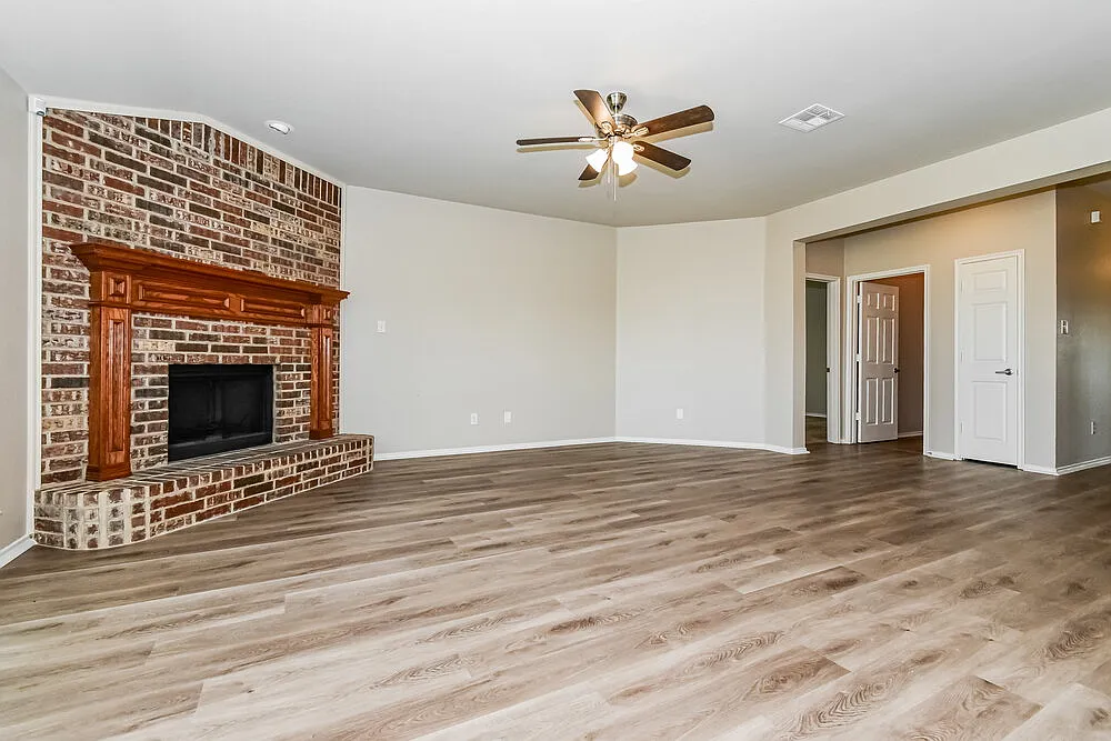 3 bed, 2.0 bath, 1712 sqft, $1,870 — Photo 4