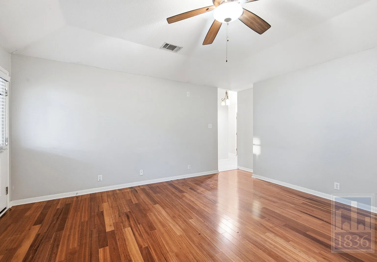 3 bed, 2.0 bath, 1387 sqft, $1,850 — Photo 4