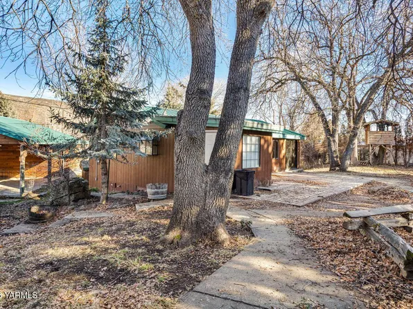 121 Tampico Park Rd, Yakima, WA 98903