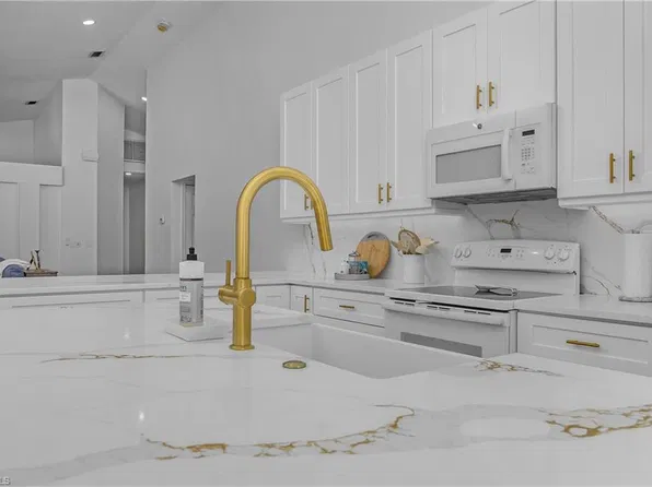 120 Livermore LN, NAPLES, FL 34119