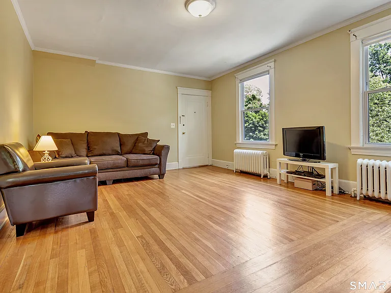 326 W Rock Ave #2 — Photo 2