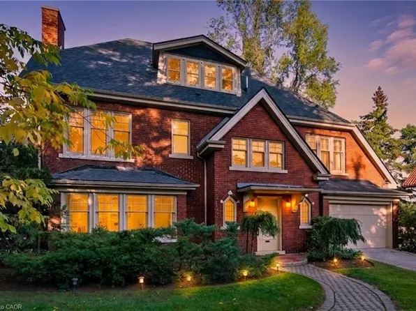18 Inglewood Dr, Hamilton, ON L8P 2T4