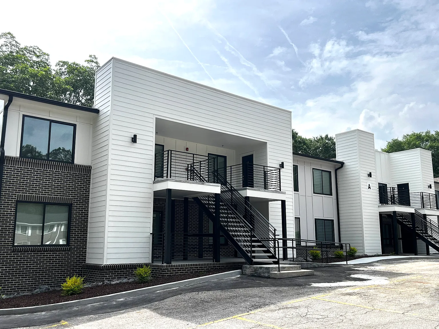 Somerset Apartments — Photo 1