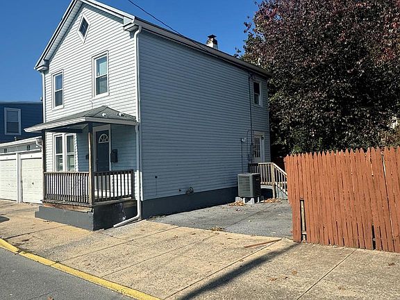 2nd image of 911 Guilford St
