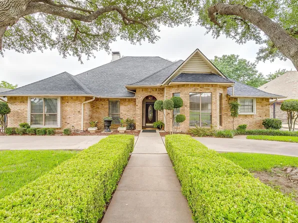 5060 Lake View Cir, North Richland Hills, TX 76180