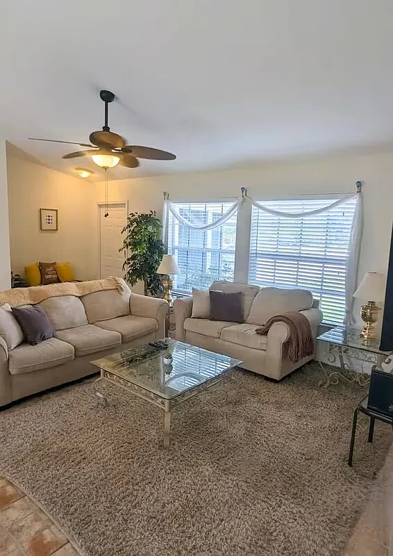 3 bed, 2.0 bath, 1192 sqft, $2,095 — Photo 4