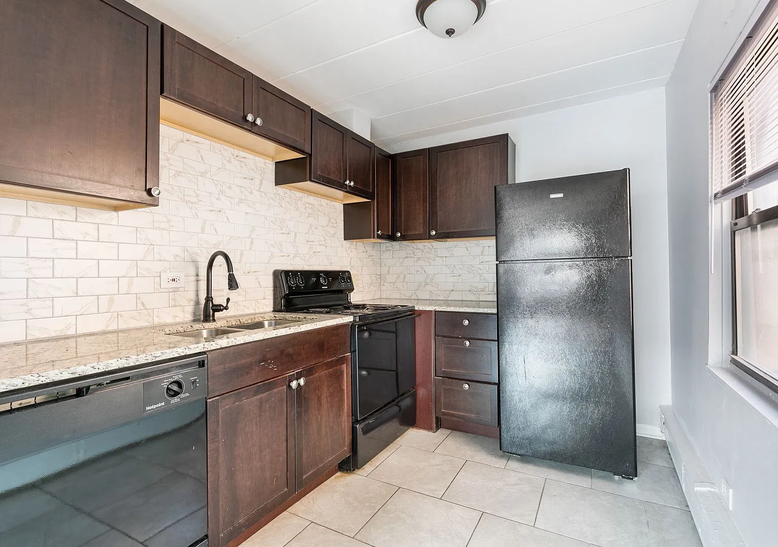 The 6007 Kenmore — Photo 4