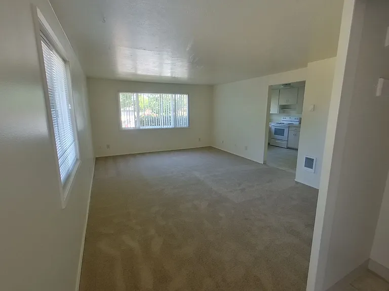 636 NW 27th St — Photo 3