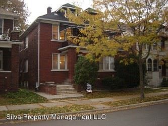 2nd image of 910 Beaconsfield Ave APT 2