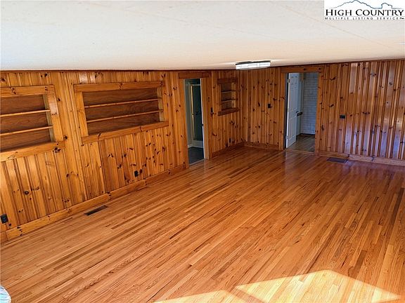 5th image of 226 WHITE PLAINS Road