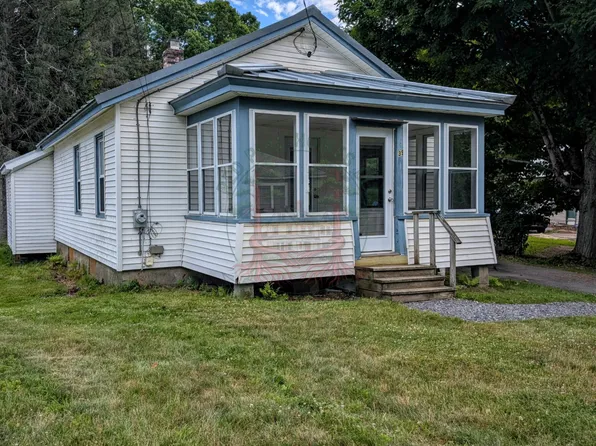 39 Kennebec St, Fairfield, ME 04937