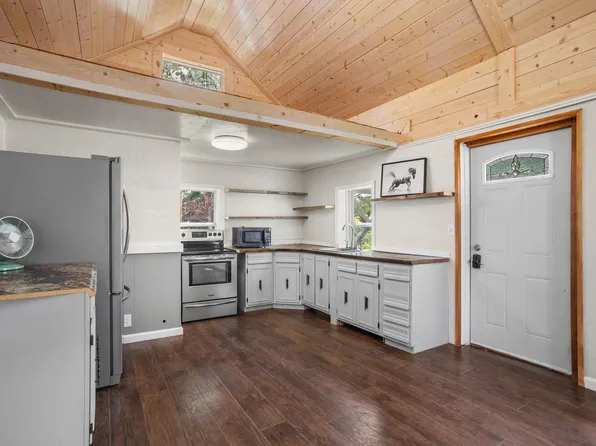 301 3rd St NE, Mohall, ND 58761