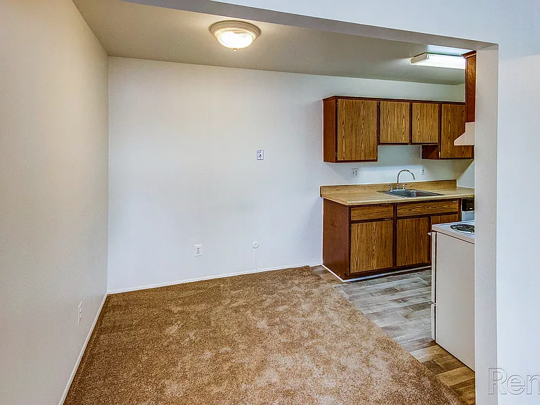 Wagon Wheel Apartments — Photo 22