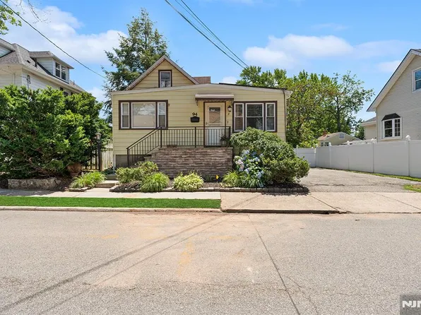 94 Phelps Ave, Bergenfield, NJ 07621