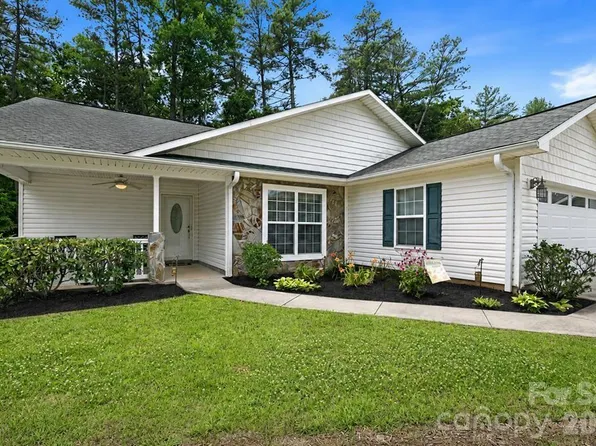 17 Coventry Cir E, Franklin, NC 28734