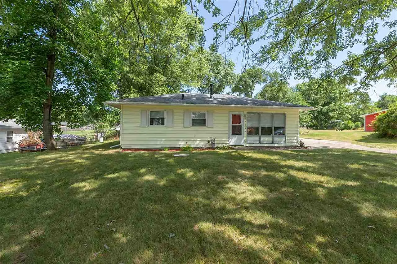 15635 Arthur St photo 1