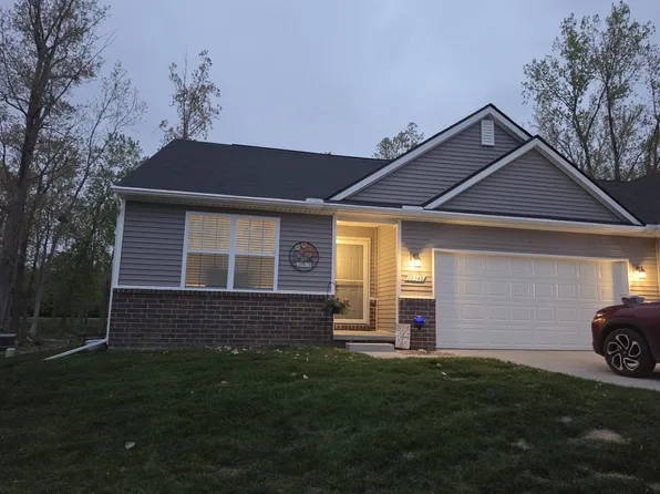 10340 Swan Lake Cir, Ypsilanti, MI 48197