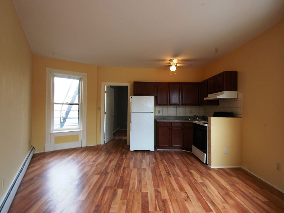 1st image of 84 King St APT 4