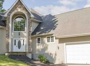 21 Huyler Dr, Hyde Park, NY 12538