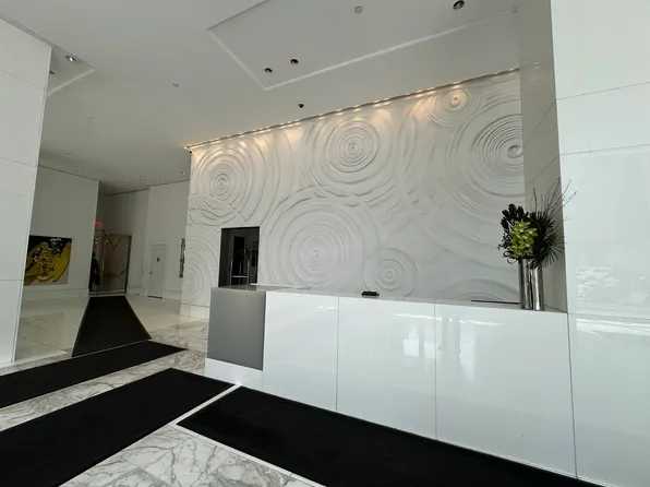 635 West 42nd Street image 20 of 26