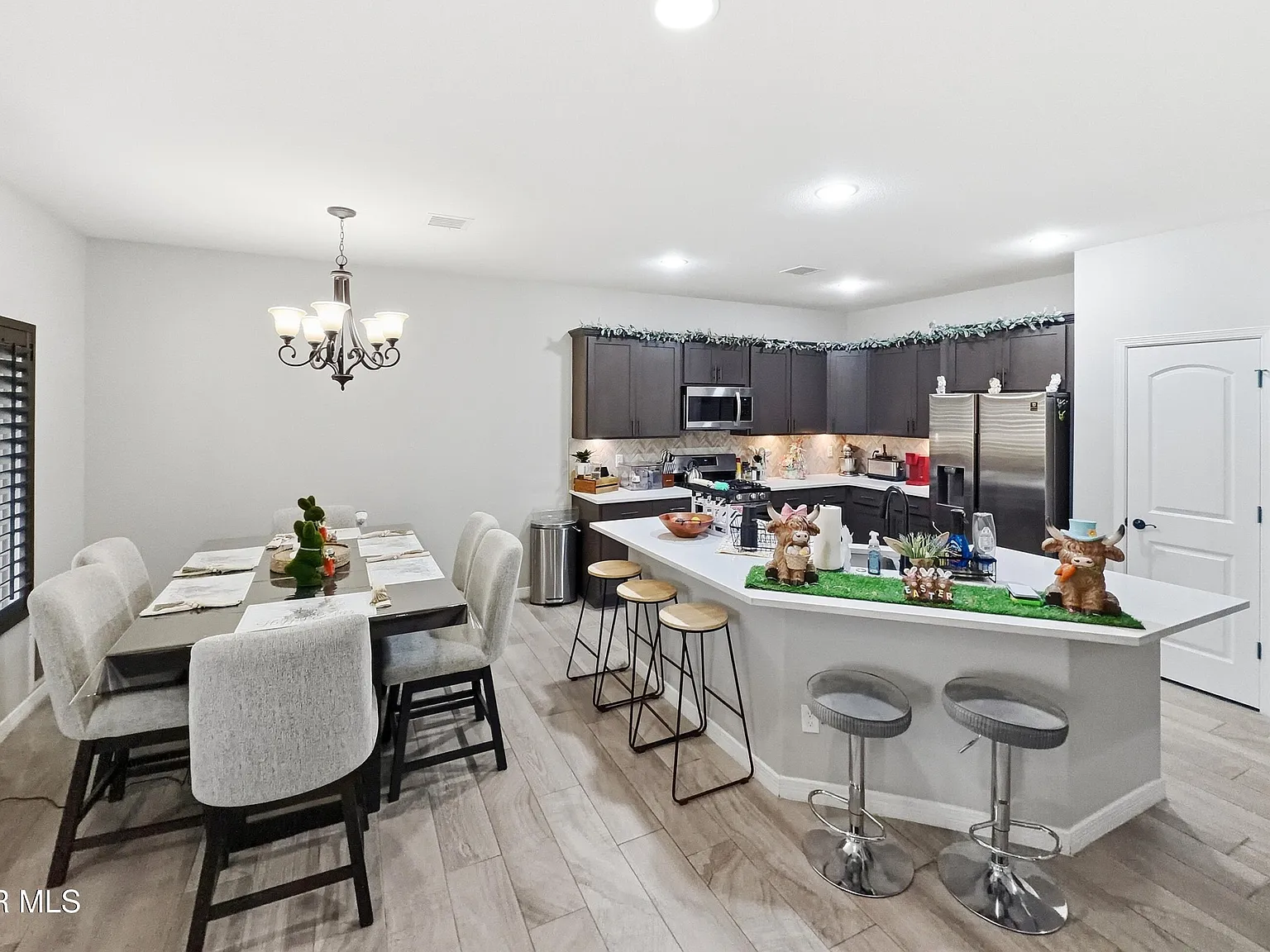 4 bed, 2.0 bath, 1755 sqft, $2,200 — Photo 2