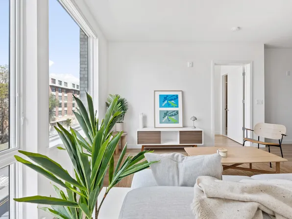 258 Saint Pauls Avenue image 7 of 9