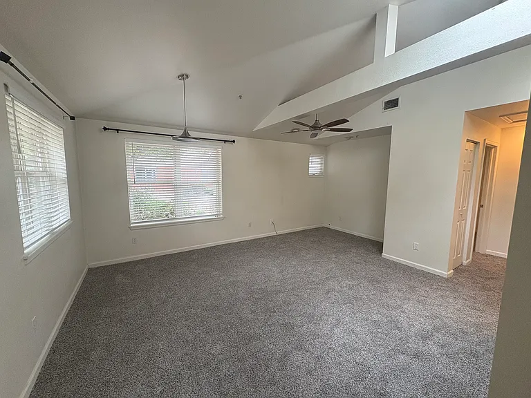 Living / Dining Area Unfurnished