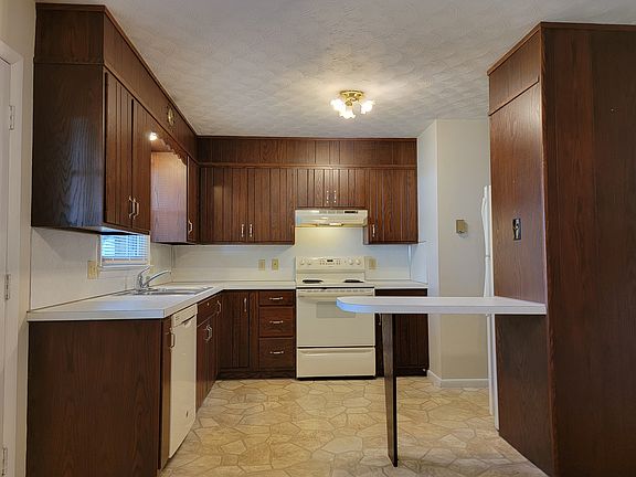 5th image of 457 W Main Ave