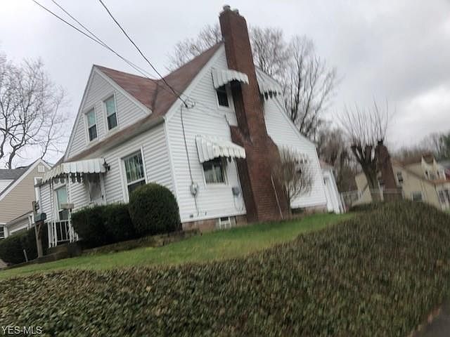 2nd image of 902 17th St NE