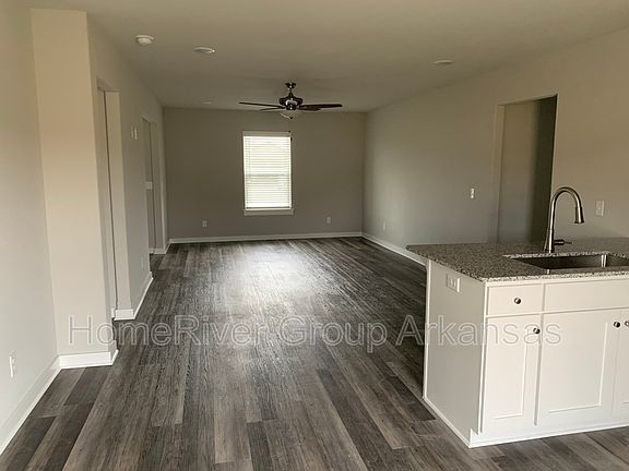 3rd image of 370 Mojave St