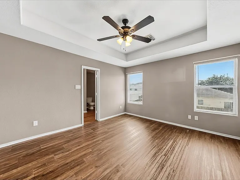 504 Leaf Cluster Ct E — Photo 9
