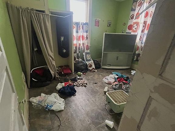 5th image of 5541 Field St