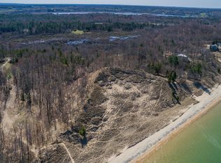 5-4500 Lakeshore Rd, Manistee, MI 49660