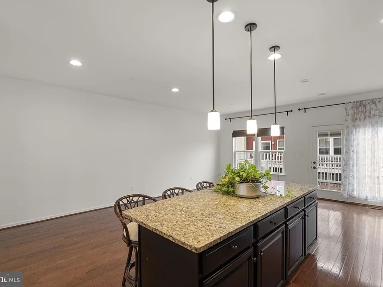 41690 McMonagle Sq — Photo 7