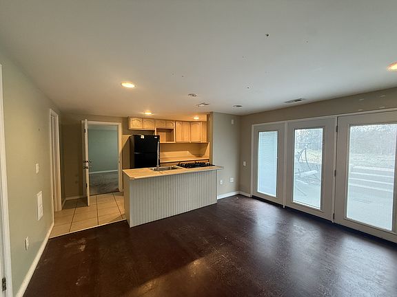3rd image of 1645 E Parkway Ave #B