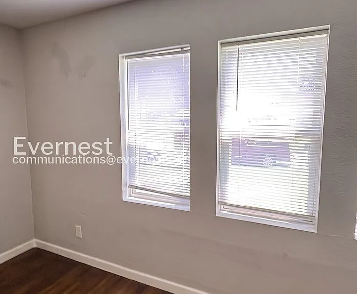 619 E Xyler St — Photo 7