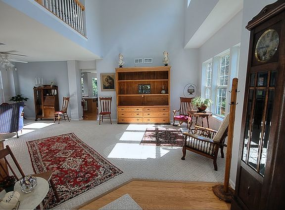 4th image of 2453 Sweetbriar Ln