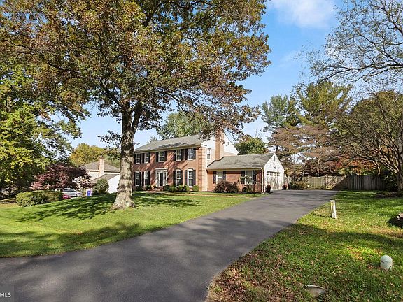 3rd image of 15105 Emory Ln
