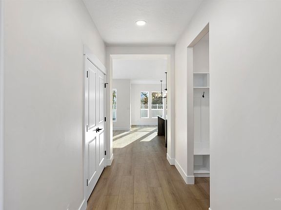 3rd image of 4211 Tropic Way