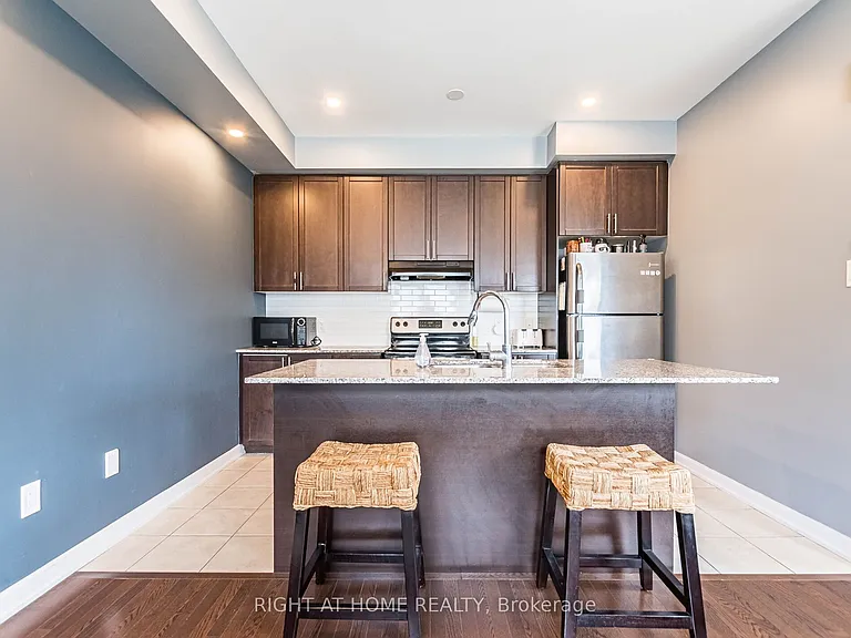 165 Hampshire Way #61 — Photo 21