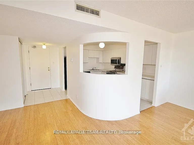 200 Lafontaine Ave #304 — Photo 7