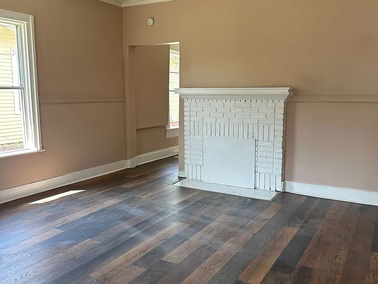 1304 Avenue G — Photo 6