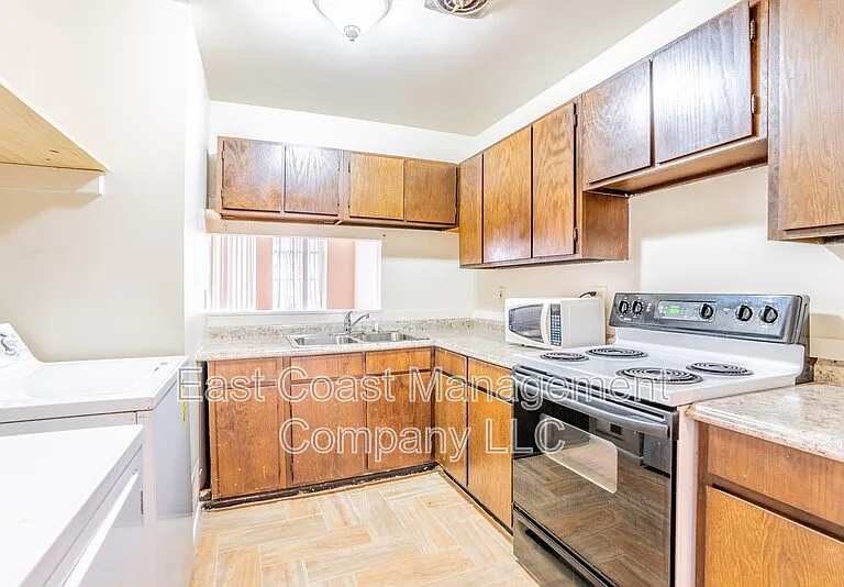 1502 E Baltimore St #1 — Photo 8