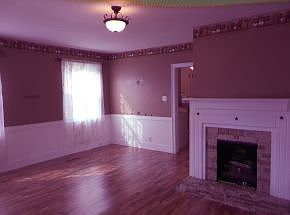 4th image of 203 Grand Ave NE