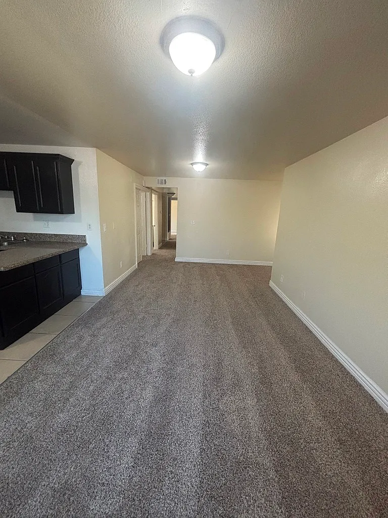4 bed, 1275 sqft, $3,850 — Photo 2