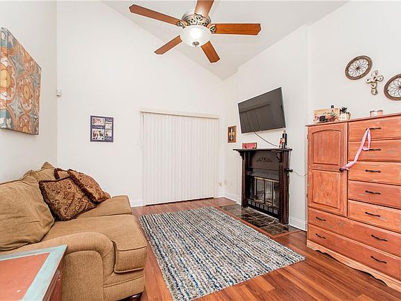3rd image of 412 Parkview Blvd #412